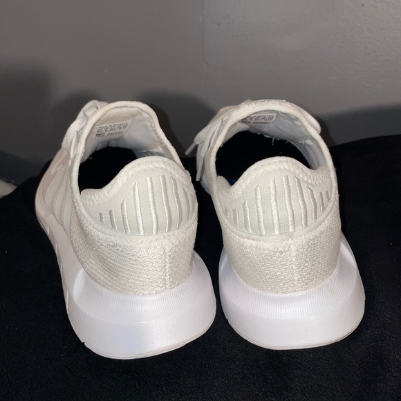 ADIDAS SWIFT RUNS - Picture 3 of 4